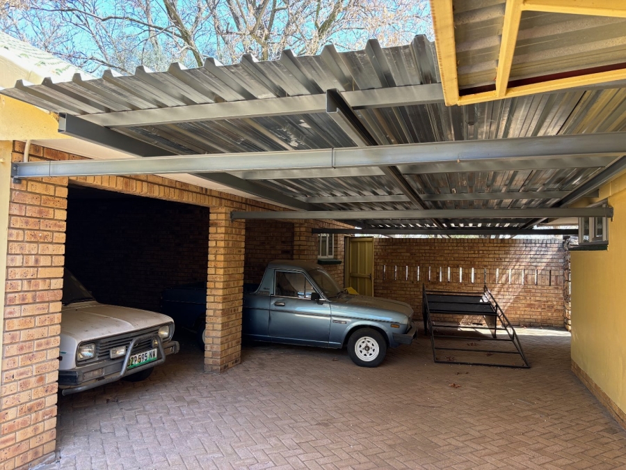 4 Bedroom Property for Sale in Wilkoppies North West